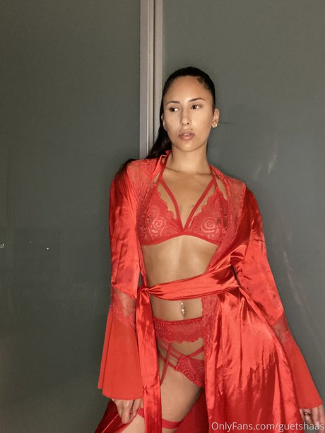 Sabrina Guetshaa 最高のスター 写真