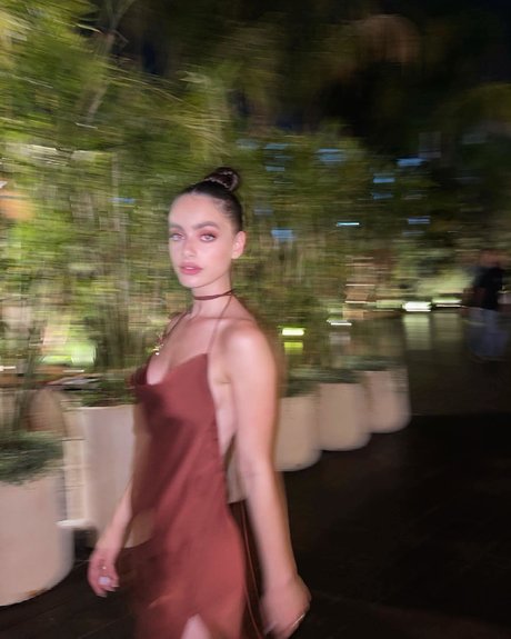 Yael Shelbia セクシーモデル 画像
