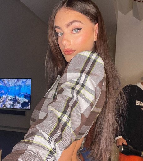 Yael Shelbia HD女優 写真