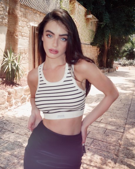 Yael Shelbia アートポルノスター 画像