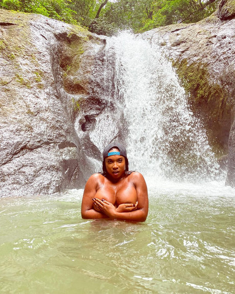 Hannah Aldoroty セクシーモデル 写真