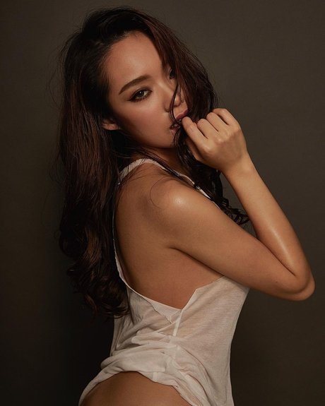 Queenie Lam 可愛いモデル 写真
