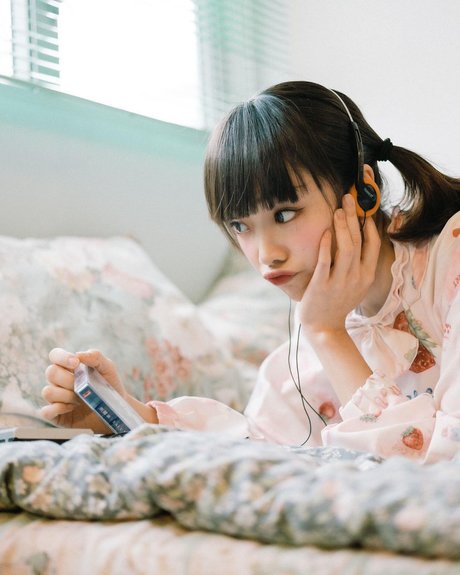 Queenie Lam 高品質スター 画像