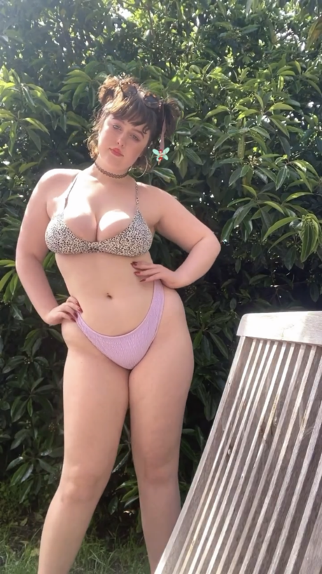 Milabloomoo エロティック女優 画像