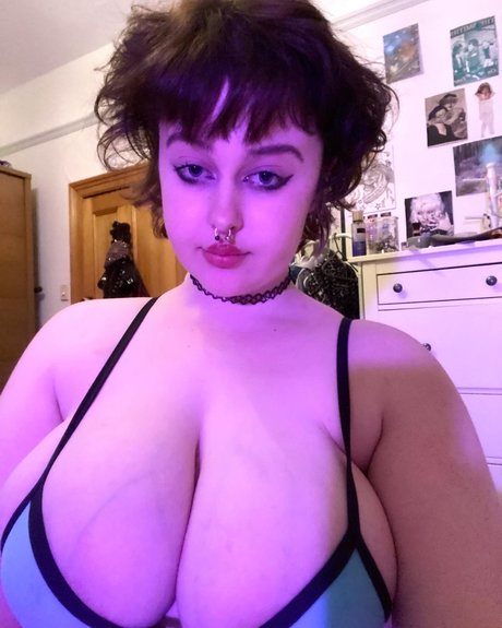 Milabloomoo ポルノ女優 写真
