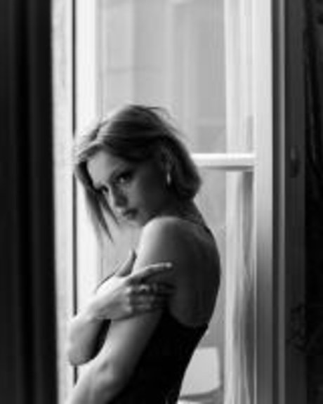 赤毛の痴女オンリーファンズ 美しいヌード 写真