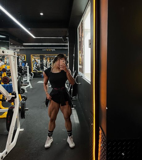 Karina Cruz top profile image