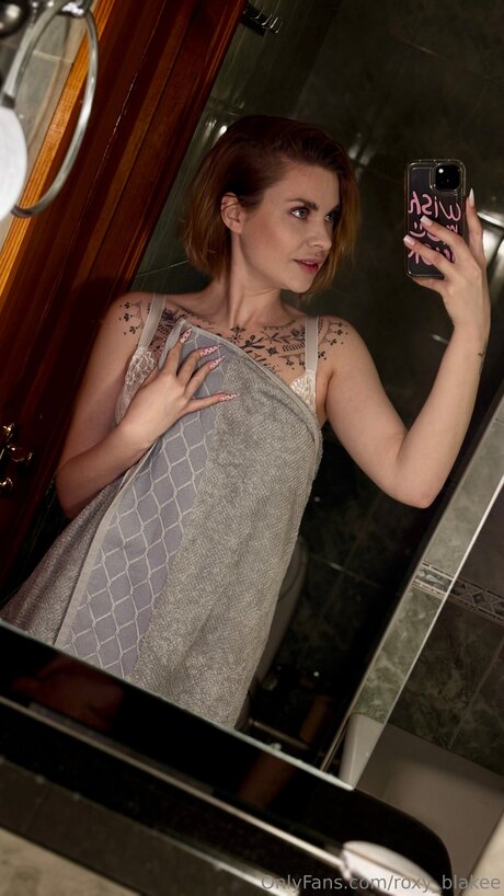 Roxy Blakee ホット女優 写真