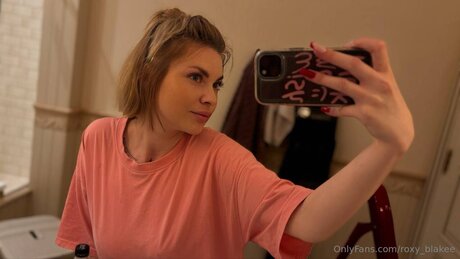 Roxy Blakee ポルノスター 美しい 写真