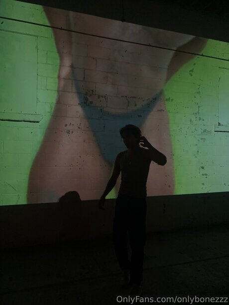 Onlybonezzz 無料モデル 写真
