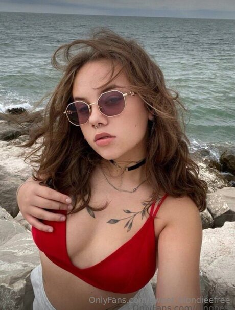 Sweet Blondieefree スター ヌード 写真