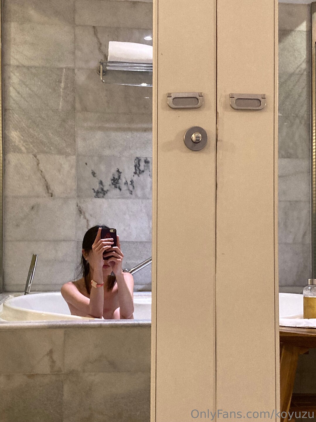 Koyuzu ポルノモデル 写真