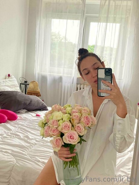 Li Baj セックス女優 写真
