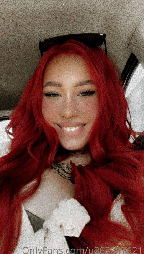 inkedlauraa ポルノスター 可愛い 写真