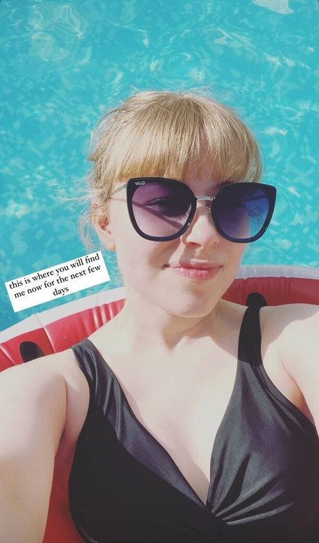 Abbie Budden セクシーなポルノスター 写真
