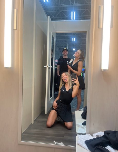 Natalie Decker 裸モデル 写真