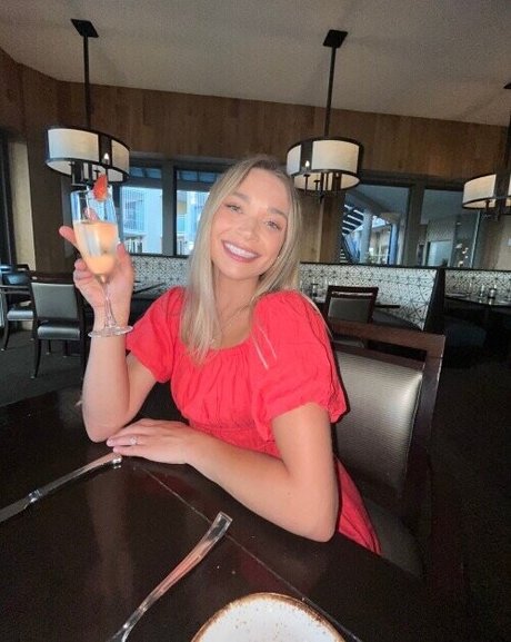 Natalie Decker 完璧なスター 写真