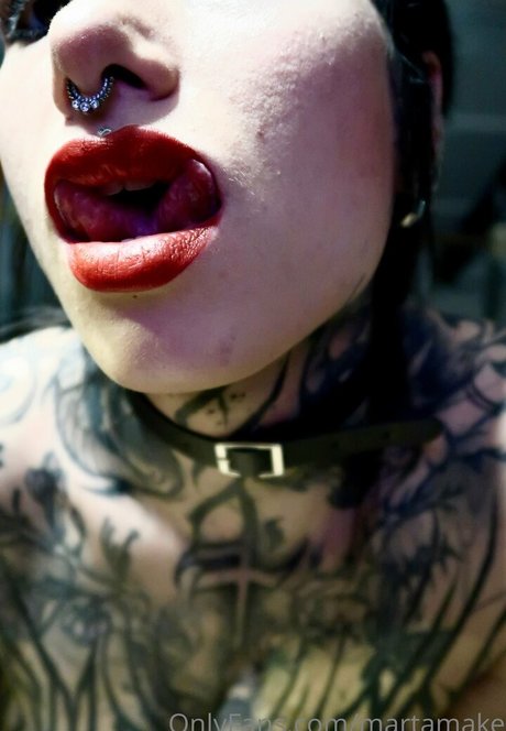 martamake エロティックなモデル 写真