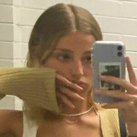 indizzle エロティックなモデル 写真