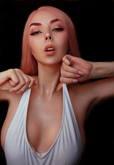 美しいおっぱいオンリーファンズ ヌード 写真