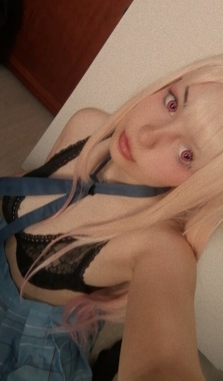 PlastiqTrash アダルトモデル 画像
