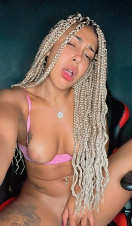 Emelly Souza セクシーモデル 画像