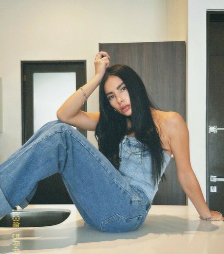Osiris Mendez セクシーなポルノスター 写真