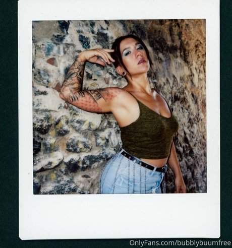 オンリーファンズでオナニーする 裸 写真