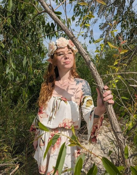 ヌードの若いオンリーファンズ ホットセクシー 写真