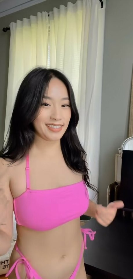 ヌード自撮りオンリーファンズ 美しい裸 写真
