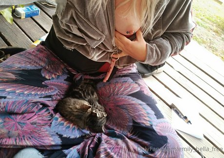 emily bella free ホットなモデル 写真