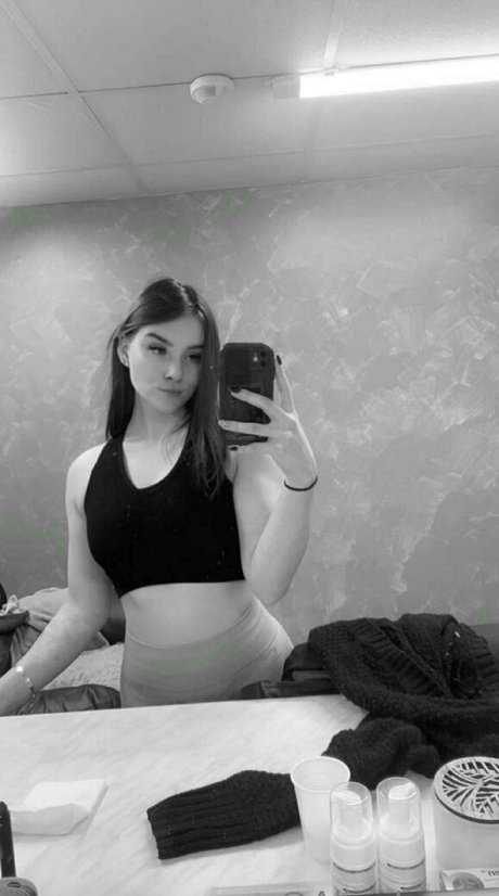 ナチュラル熟女オンリーファンズ セクシーヌード 画像