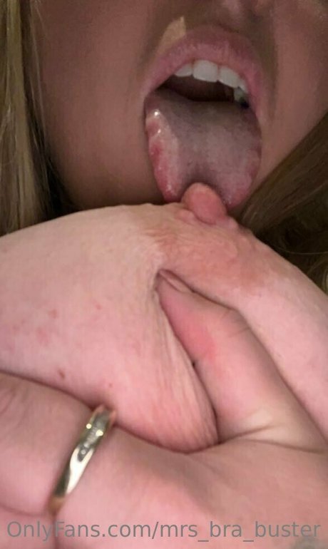 mrs bra buster ホット女優 写真