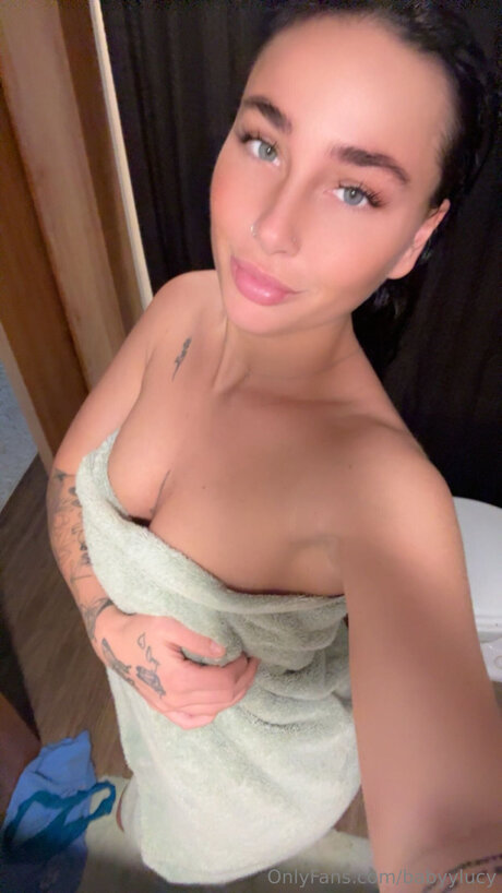 Babyylucy 無料モデル 写真