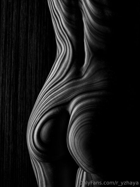 R Yzhaya セクシーモデル 写真