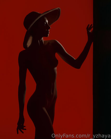 R Yzhaya ポルノスター 素敵 写真