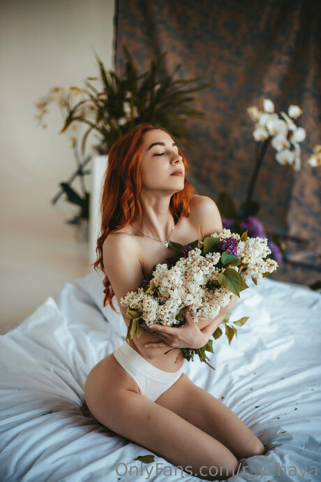 R Yzhaya モデル 写真