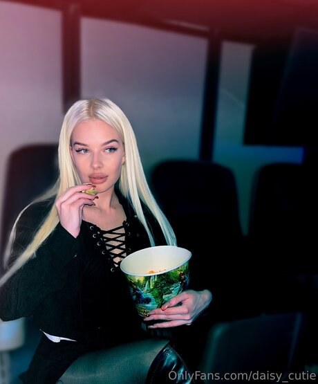 トゥワークオンリーファン アートxxx 写真