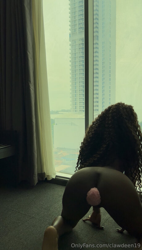 ネイティブオンリーファンズ アートヌード 写真