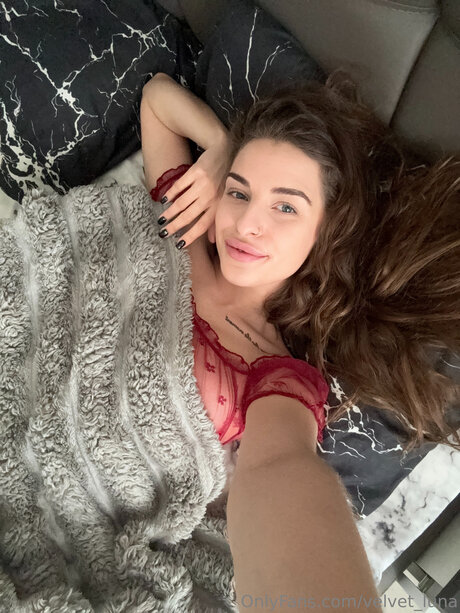 Velvet Luna アダルトモデル 画像