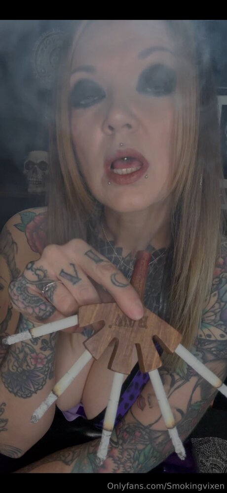Smokingvixen 素敵なスター 画像