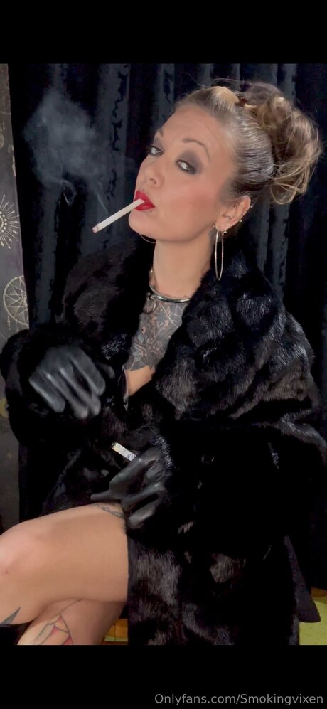 Smokingvixen エロティック女優 写真