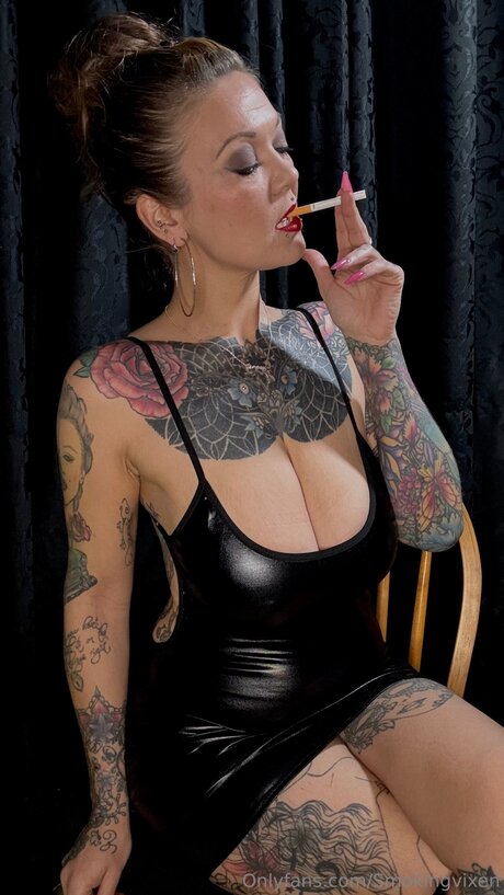Smokingvixen ポルノスター セクシー ギャラリー