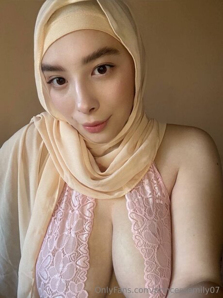 Princessemily07 ポルノ女優 写真