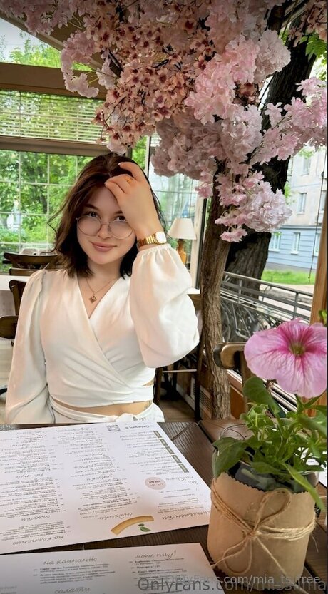Mia Ts Free セクシーなスター 写真