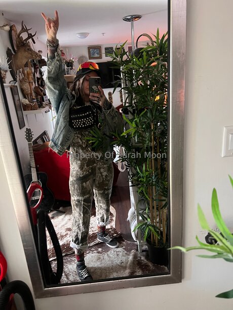 Sarahmoonsg エロティックなモデル 写真