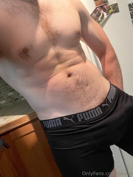 Qevon スター xxx 画像