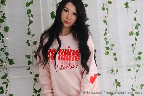 Lenadanzarafreepage 美しいスター ギャラリー