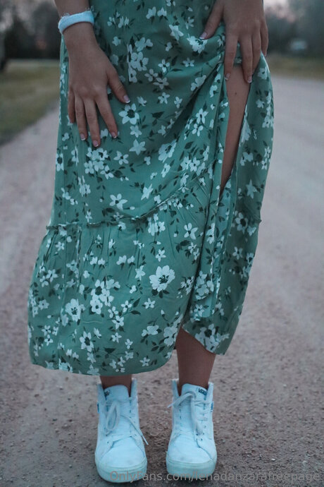 Lenadanzarafreepage 裸のポルノスター 写真