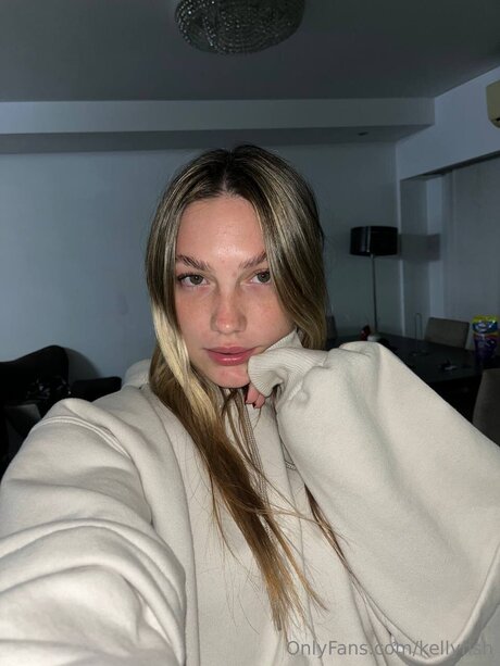 18歳のオンリーファンズ 無料ヌード 写真